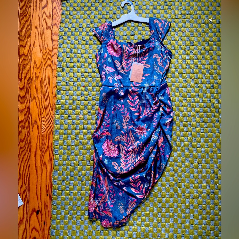 Averie ruched midi dress - flowery print. Medium.